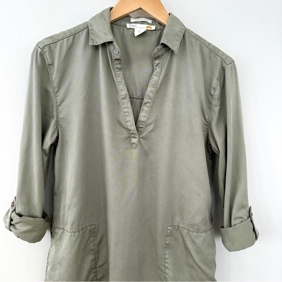 C&C California shirt dress with a v-neck & roll tab sleeves, mini length - Picture 3 of 14